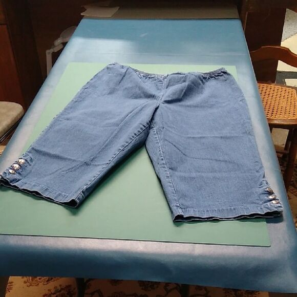 Croft & Barrow Women's 2X Blue Denim Stretch Jean Capri - Picture 1 of 7